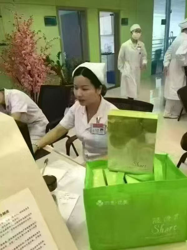 随便果走进深圳远大肛肠医院💅💅